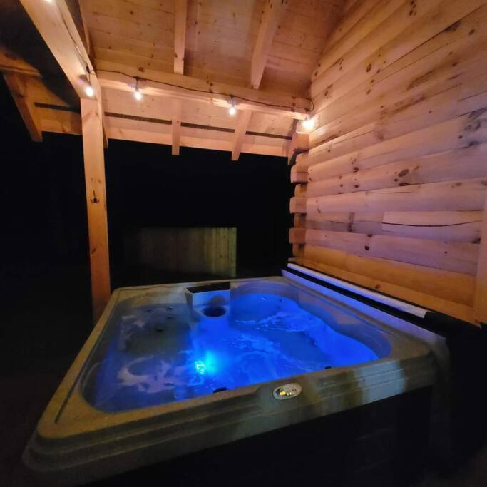 Peek A Boo Cabins: Cozy Cabin Logan Bagian luar foto