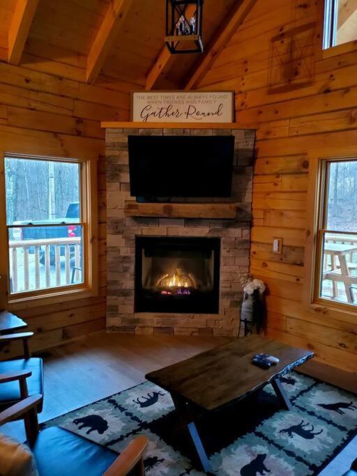 Peek A Boo Cabins: Cozy Cabin Logan Bagian luar foto