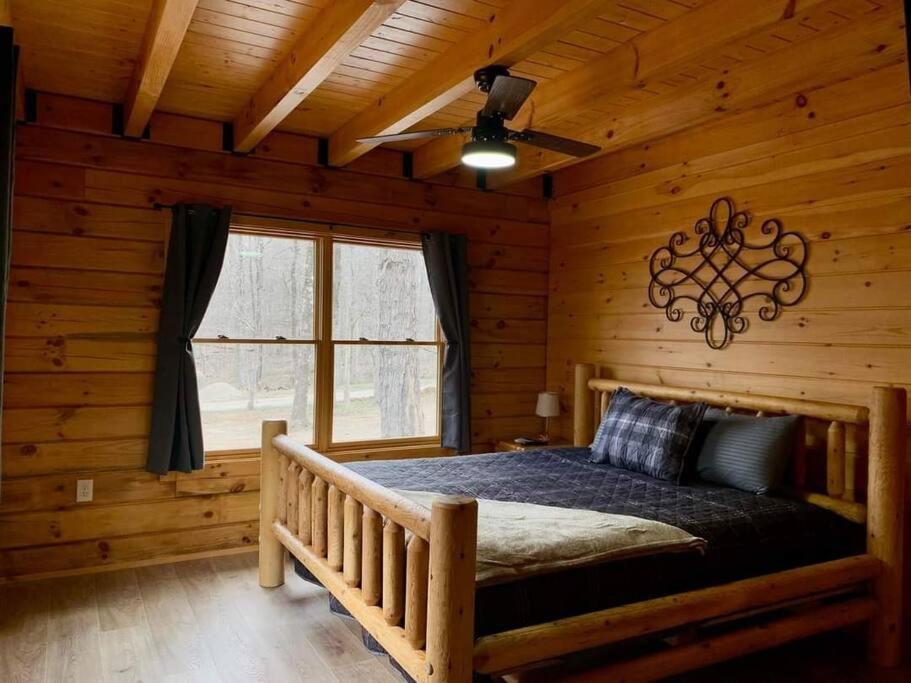 Peek A Boo Cabins: Cozy Cabin Logan Bagian luar foto